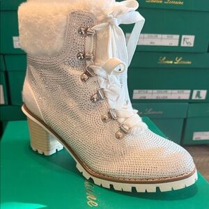 ⭐️ $25⭐️Lauren Lorraine Women's Silver Ankle Boots size 5.5 NIB